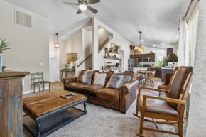 Southwestern Style 4 Bedroom Nampa Home Sleeps 16!